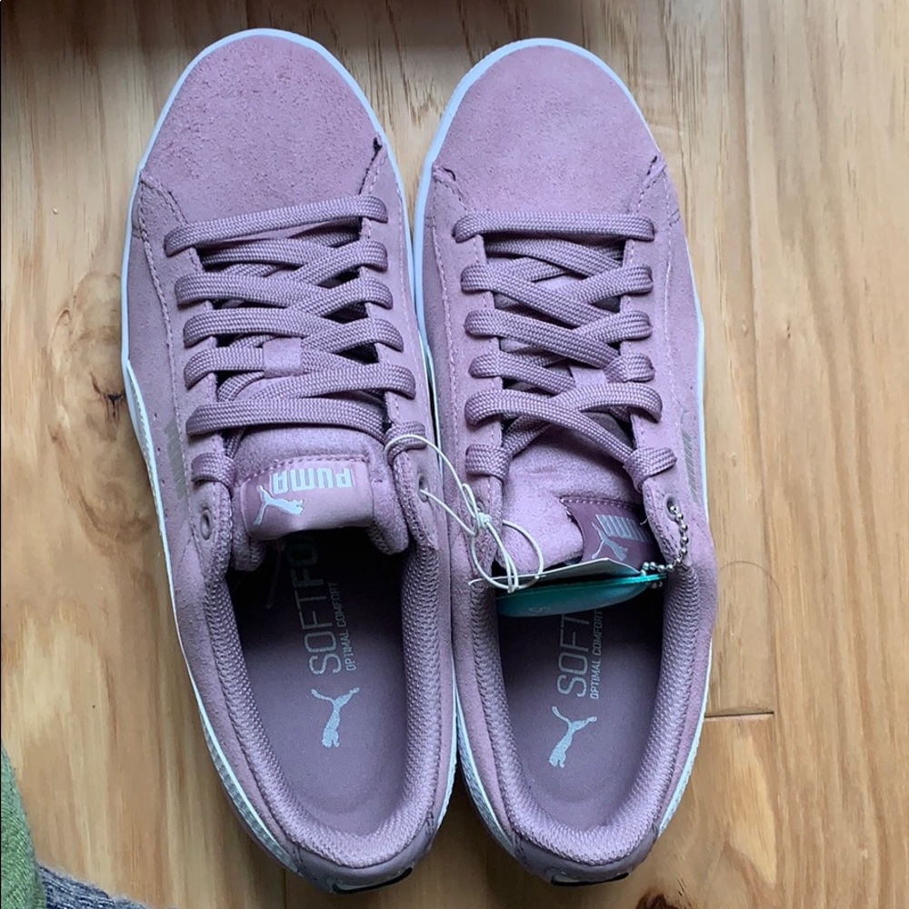 (NIB) PUMAS vikky suede sneakers (7)